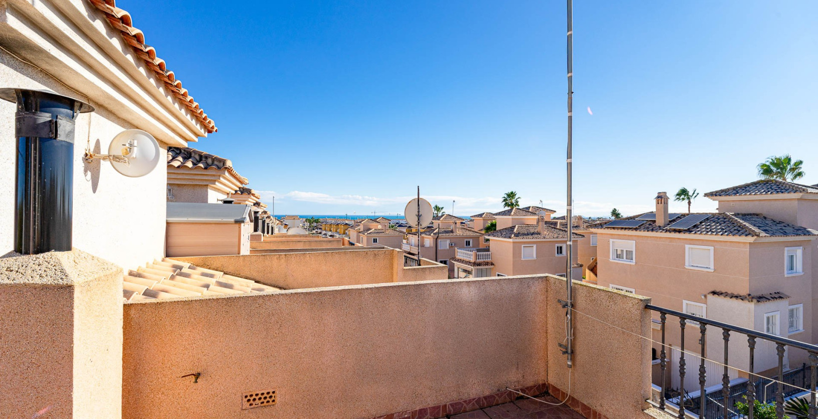 Resale - 2. Townhouse - Torrevieja - Punta Prima