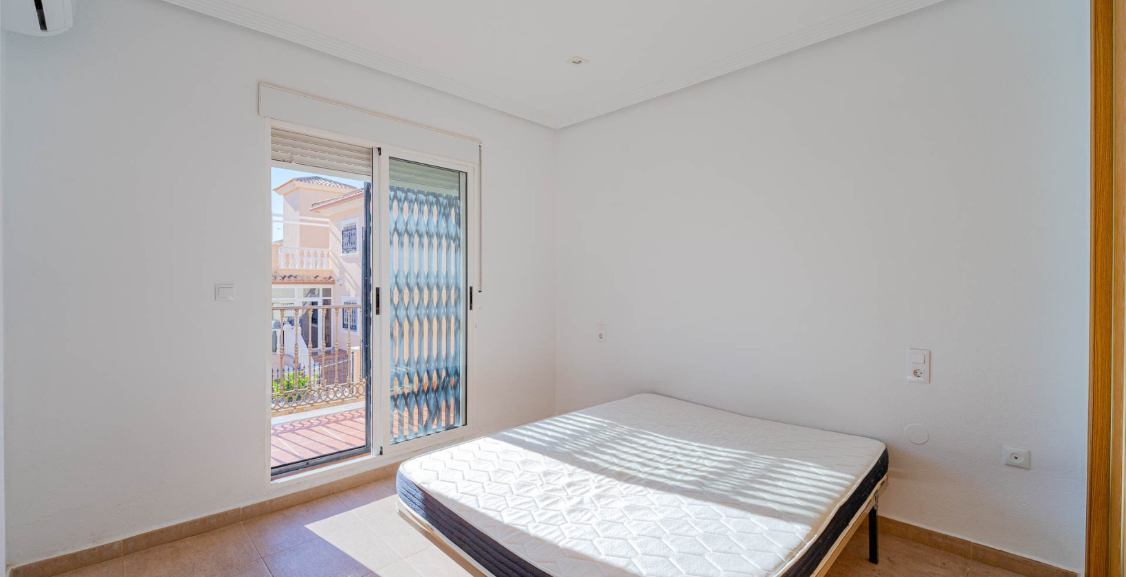 Resale - 2. Townhouse - Torrevieja - Punta Prima