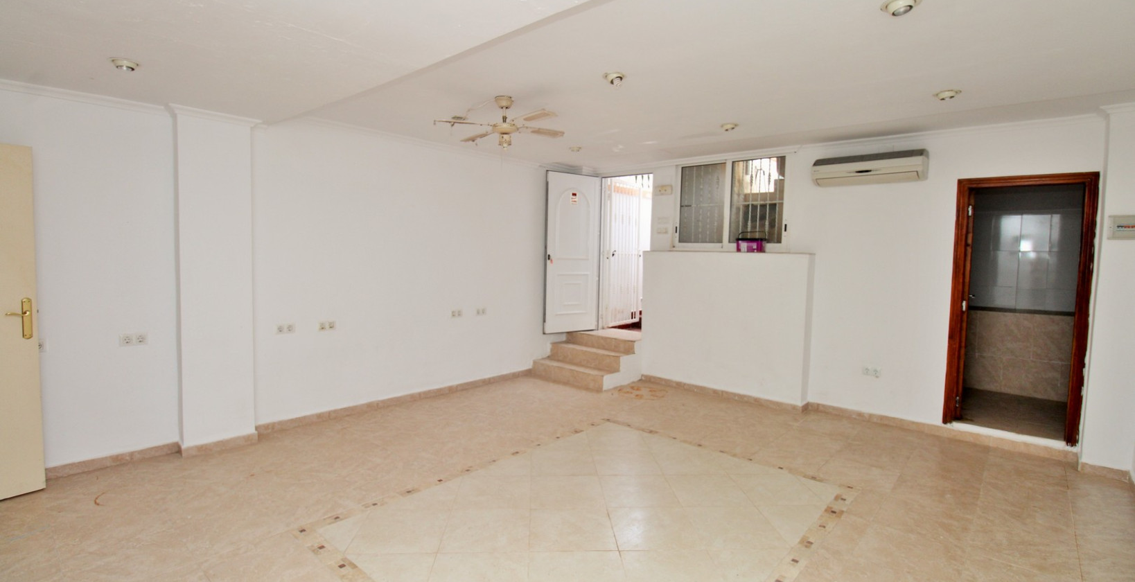 Resale - Townhouse - Villamartín - Villamartin