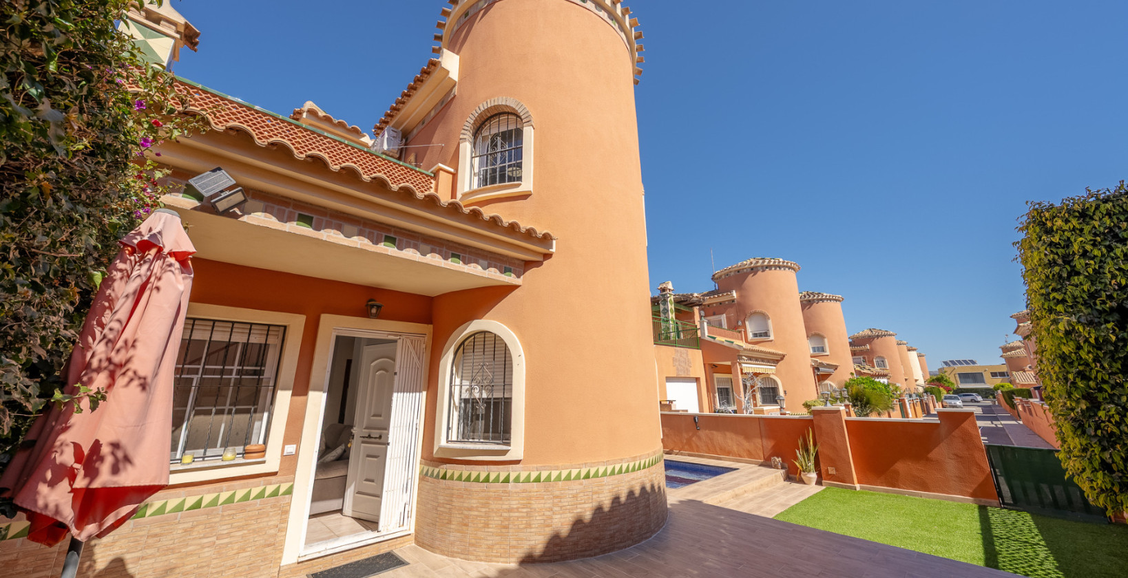 Återförsäljning - Villa - Playa Flamenca - Sportcentre