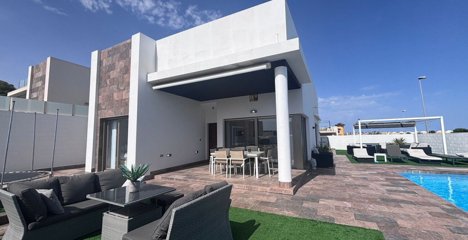 Resale - Villa - Villamartín - PAU 8