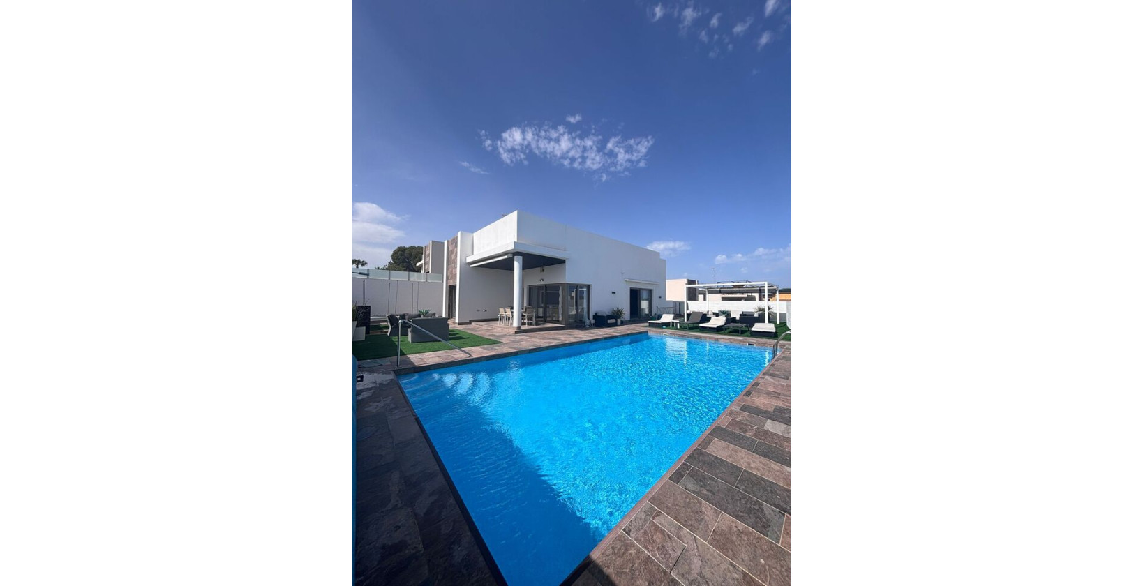 Resale - Villa - Villamartín - PAU 8