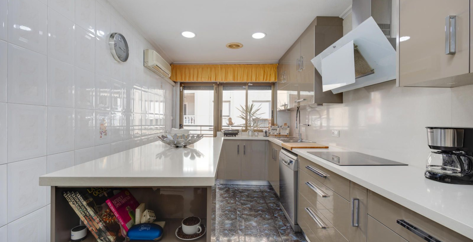 Resale - Apartment / flat - Torrevieja - Centro - Muelle Pesquero