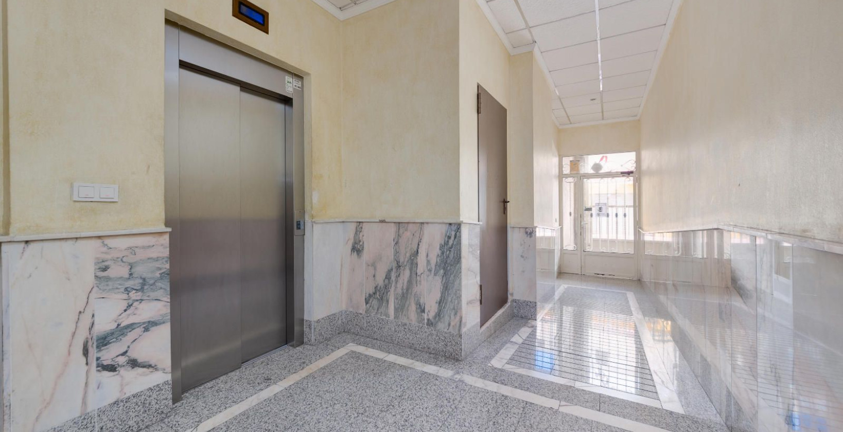 Resale - Apartment / flat - Torrevieja - Centro - Muelle Pesquero