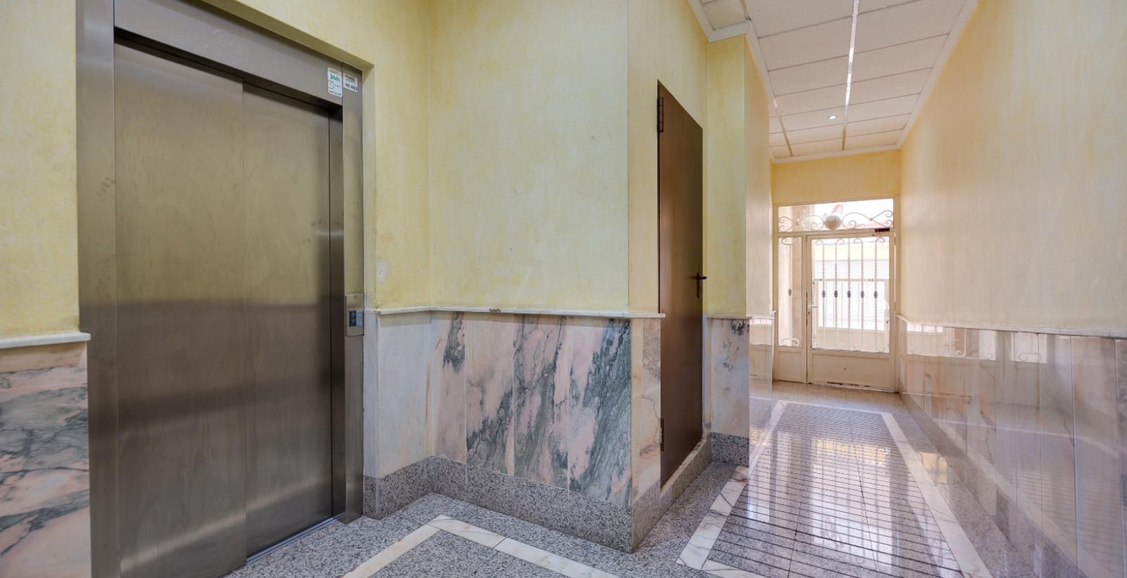Resale - Apartment / flat - Torrevieja - Centro - Muelle Pesquero