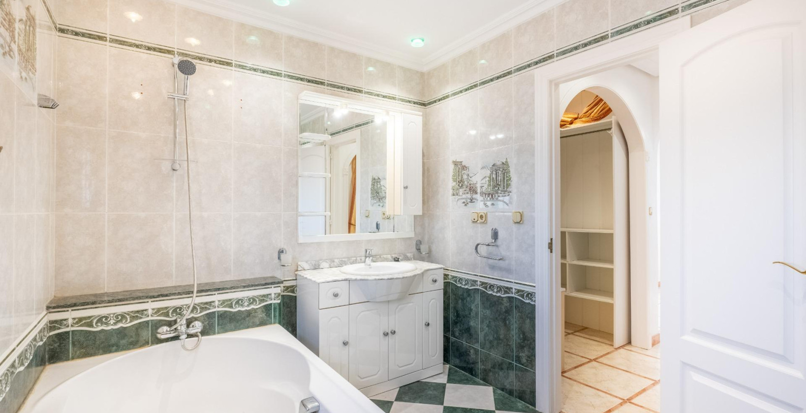 Resale - Villa - Torrevieja - El chaparral