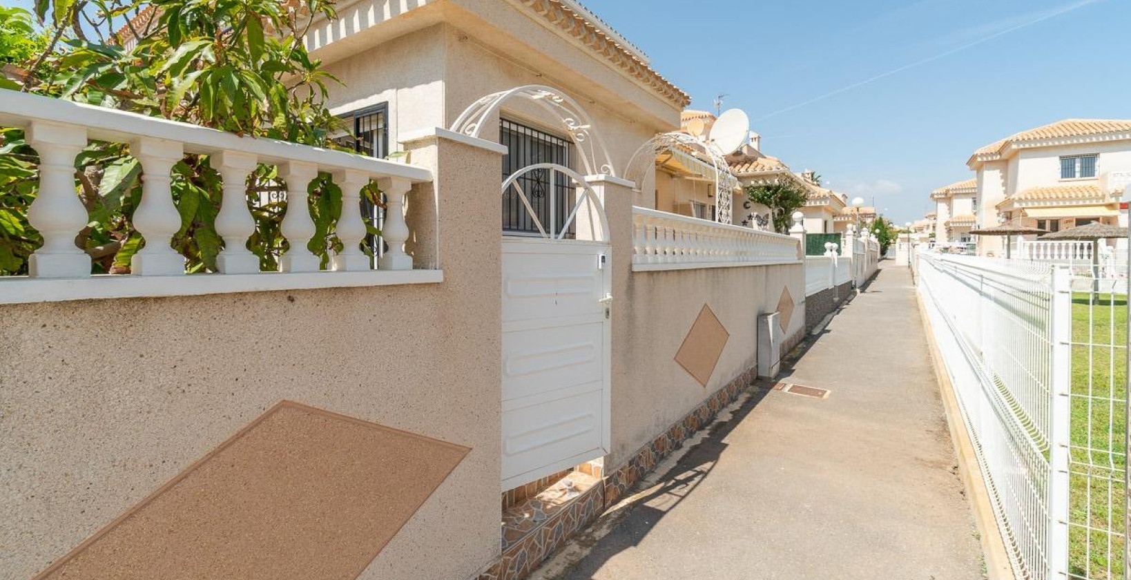 Resale - Villa - Orihuela Costa - Playa Flamenca