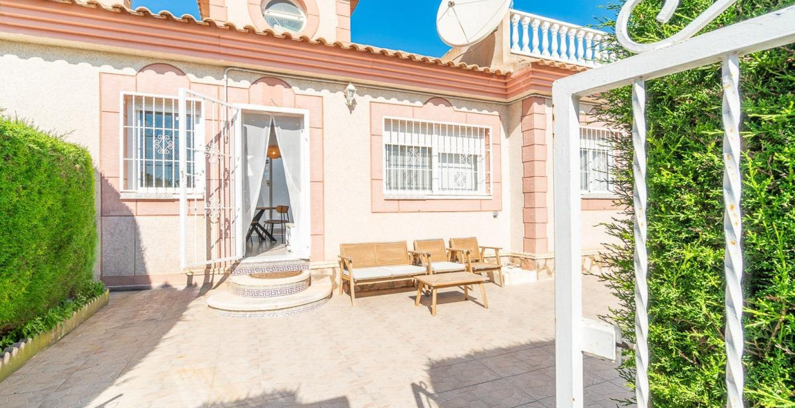 Resale - Semi Detached Villa - Orihuela Costa - Punta Prima