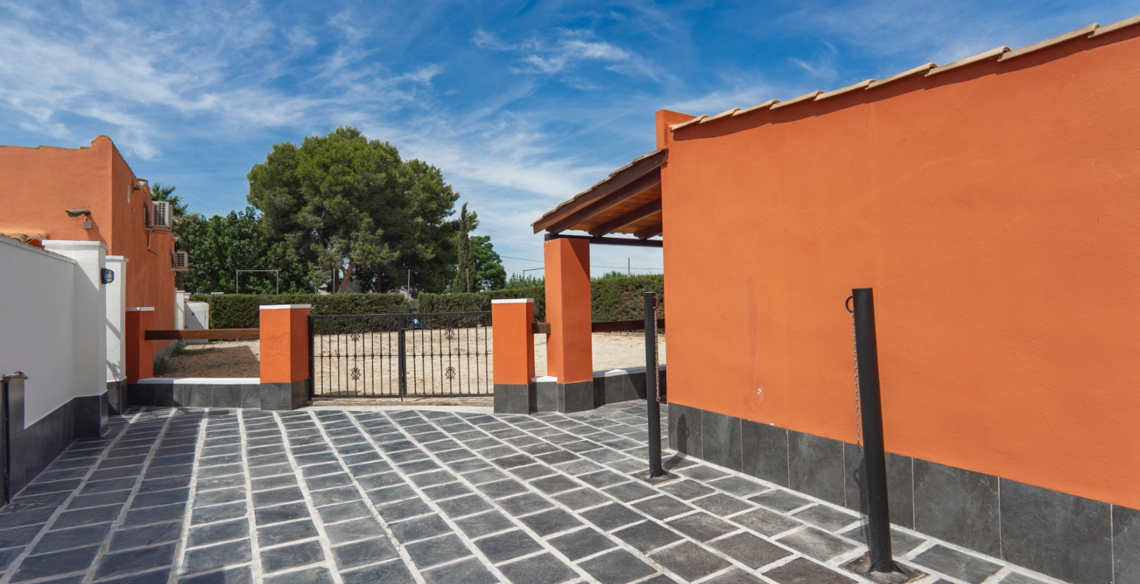 Resale - Villa - Las Heredades - Heredades
