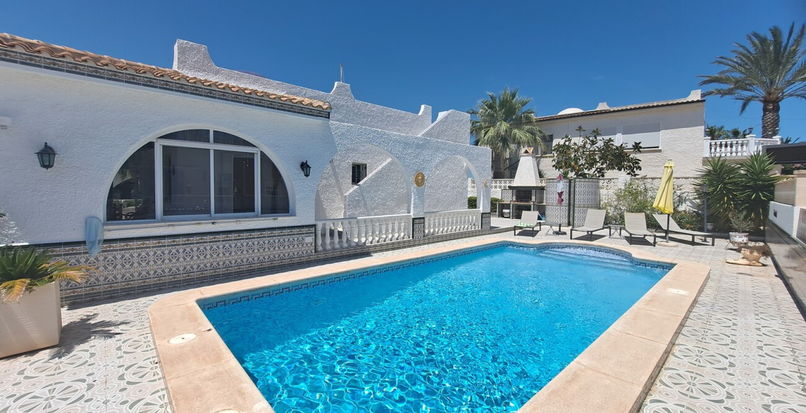 Resale - Villa - San Miguel de Salinas - BLUE LAGOON