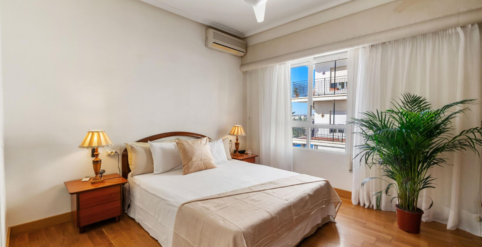 Resale - Apartment / flat - Torrevieja - Centro - Muelle Pesquero