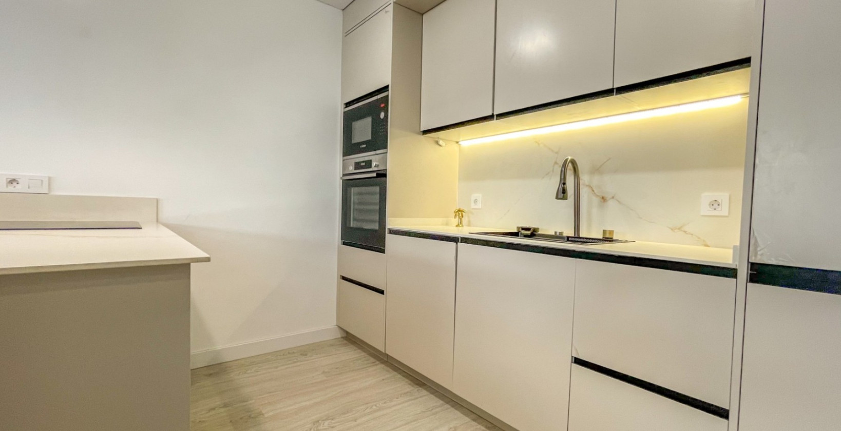 Reventa - Apartamento / piso - Torrevieja - El Acequión - Los Náufragos