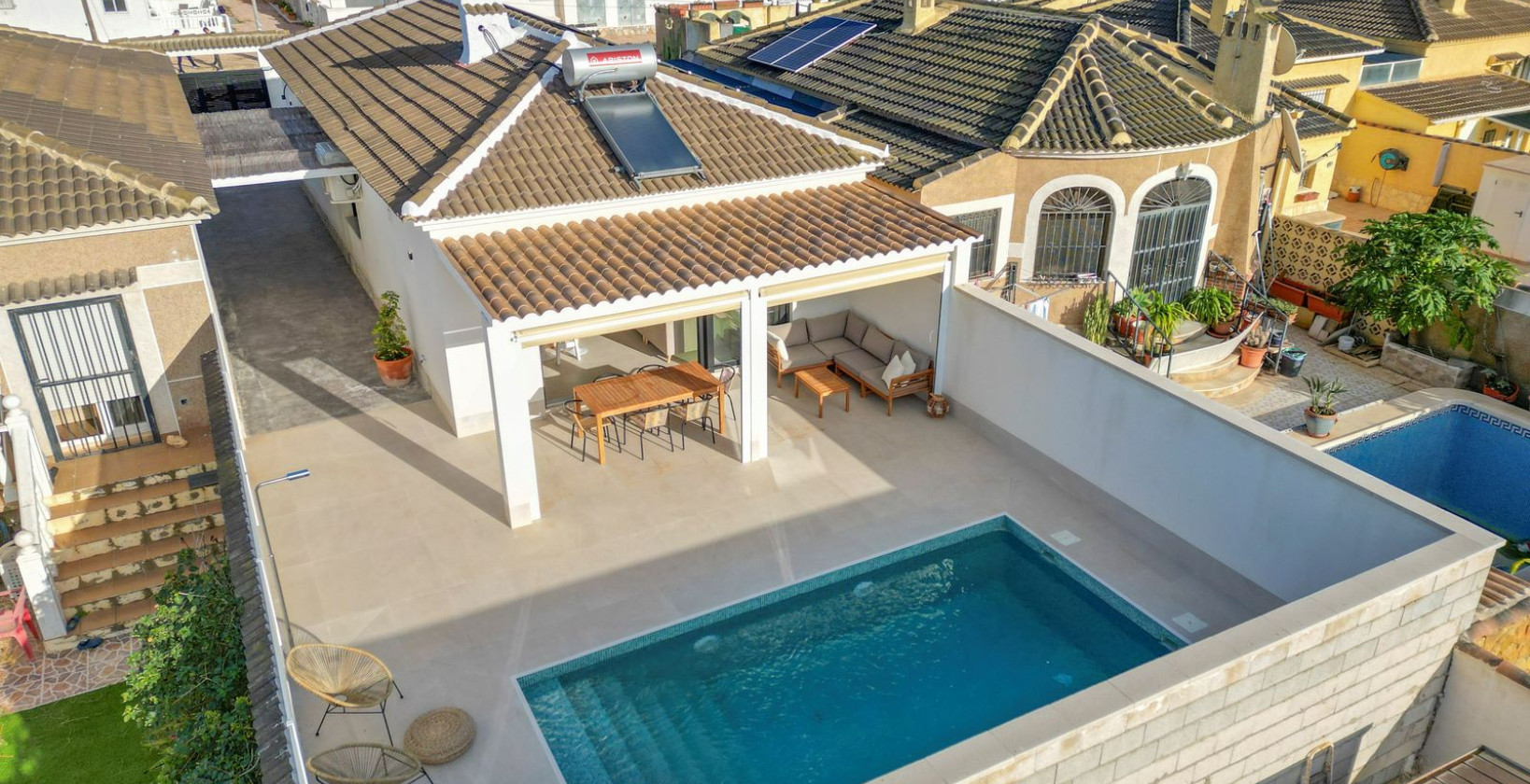 Resale - Villa - Torrevieja