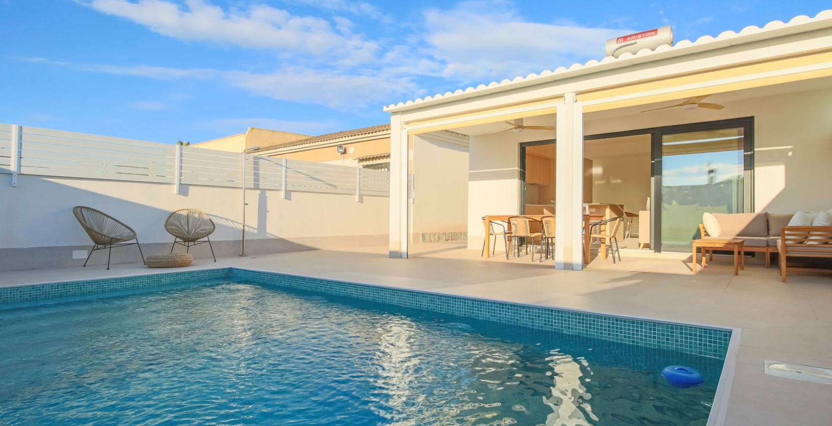 Resale - Villa - Torrevieja
