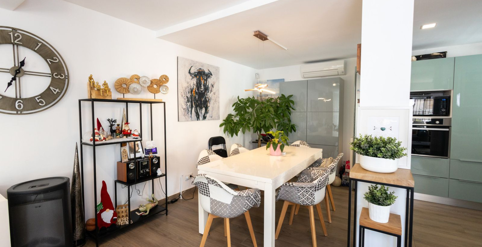Resale - Townhouse - Villamartín