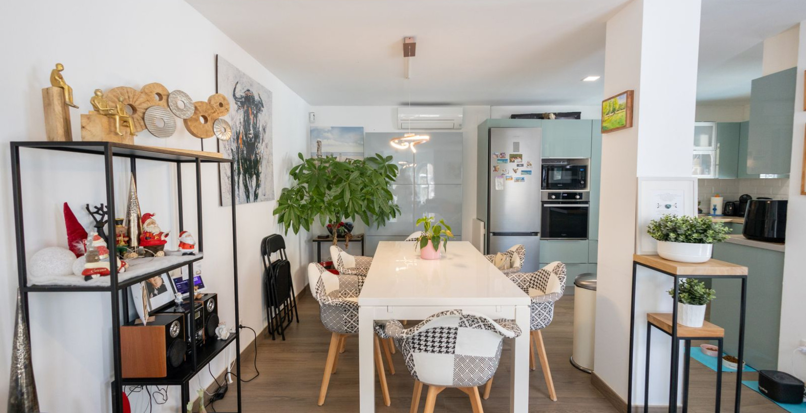 Resale - Townhouse - Villamartín