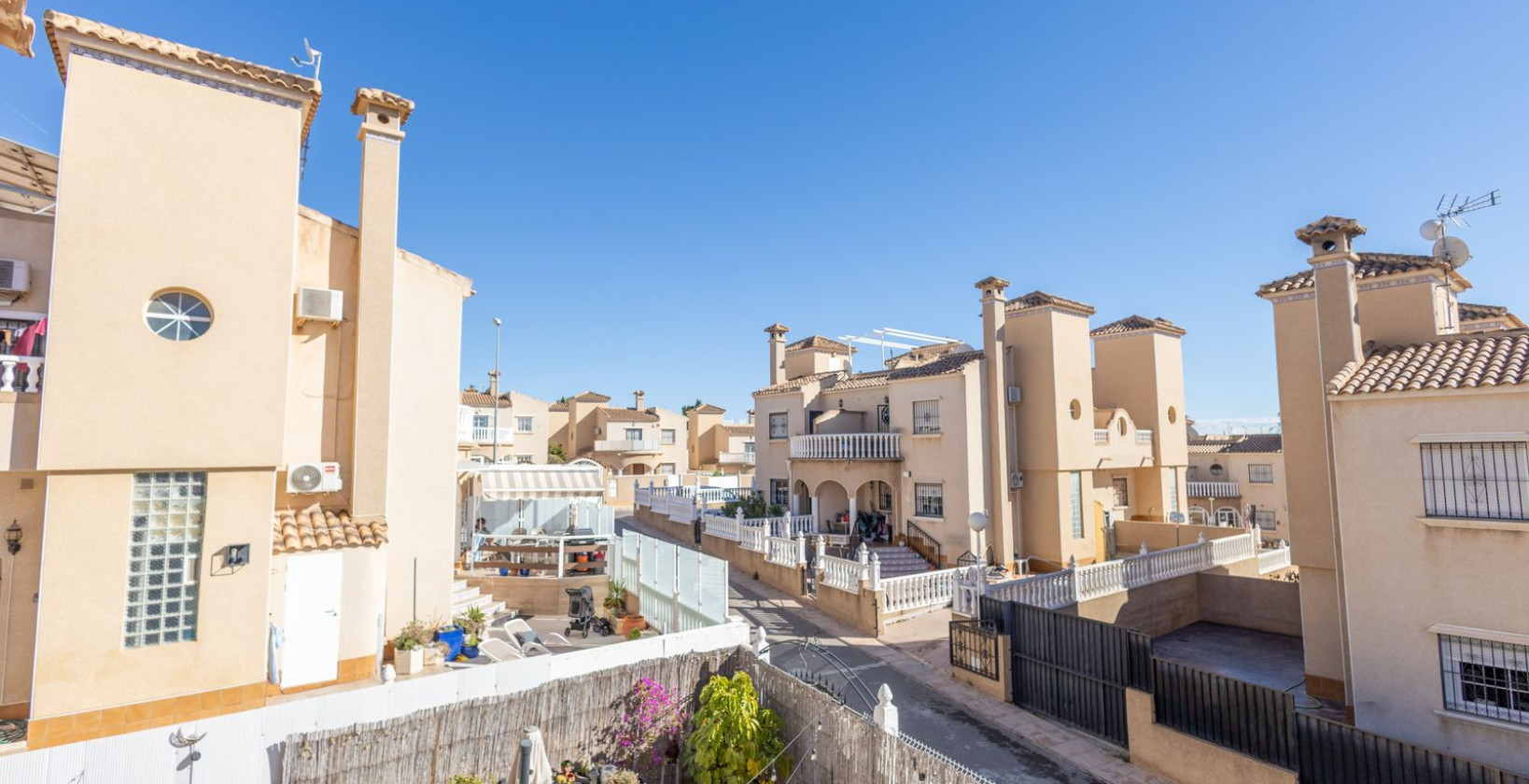 Resale - Townhouse - Villamartín