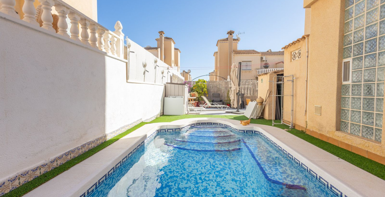 Resale - Townhouse - Villamartín