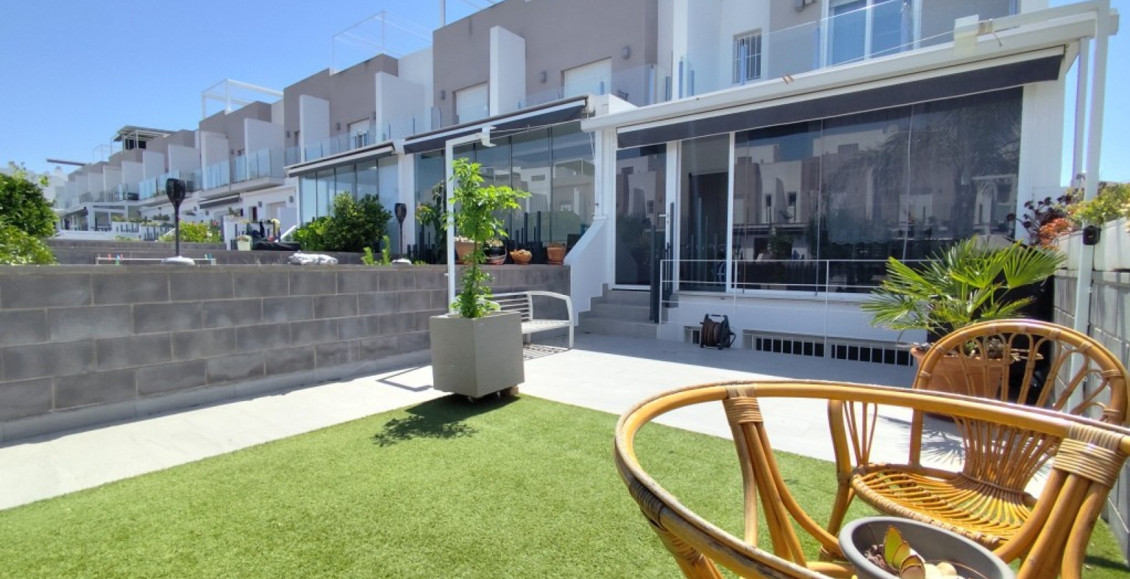 Resale - Corner townhouse - Torrevieja