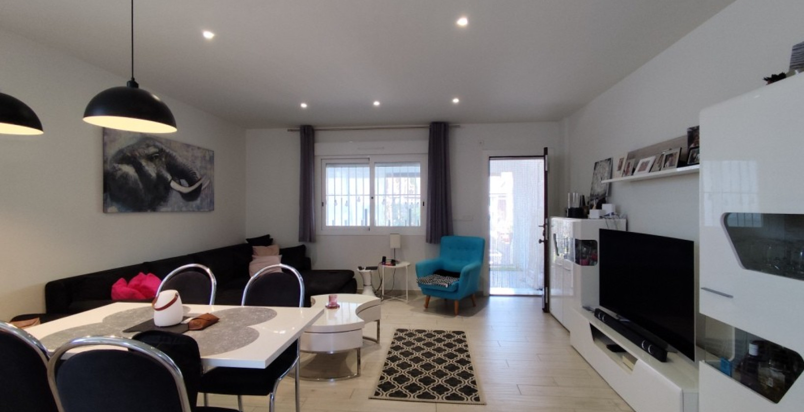 Resale - Corner townhouse - Torrevieja