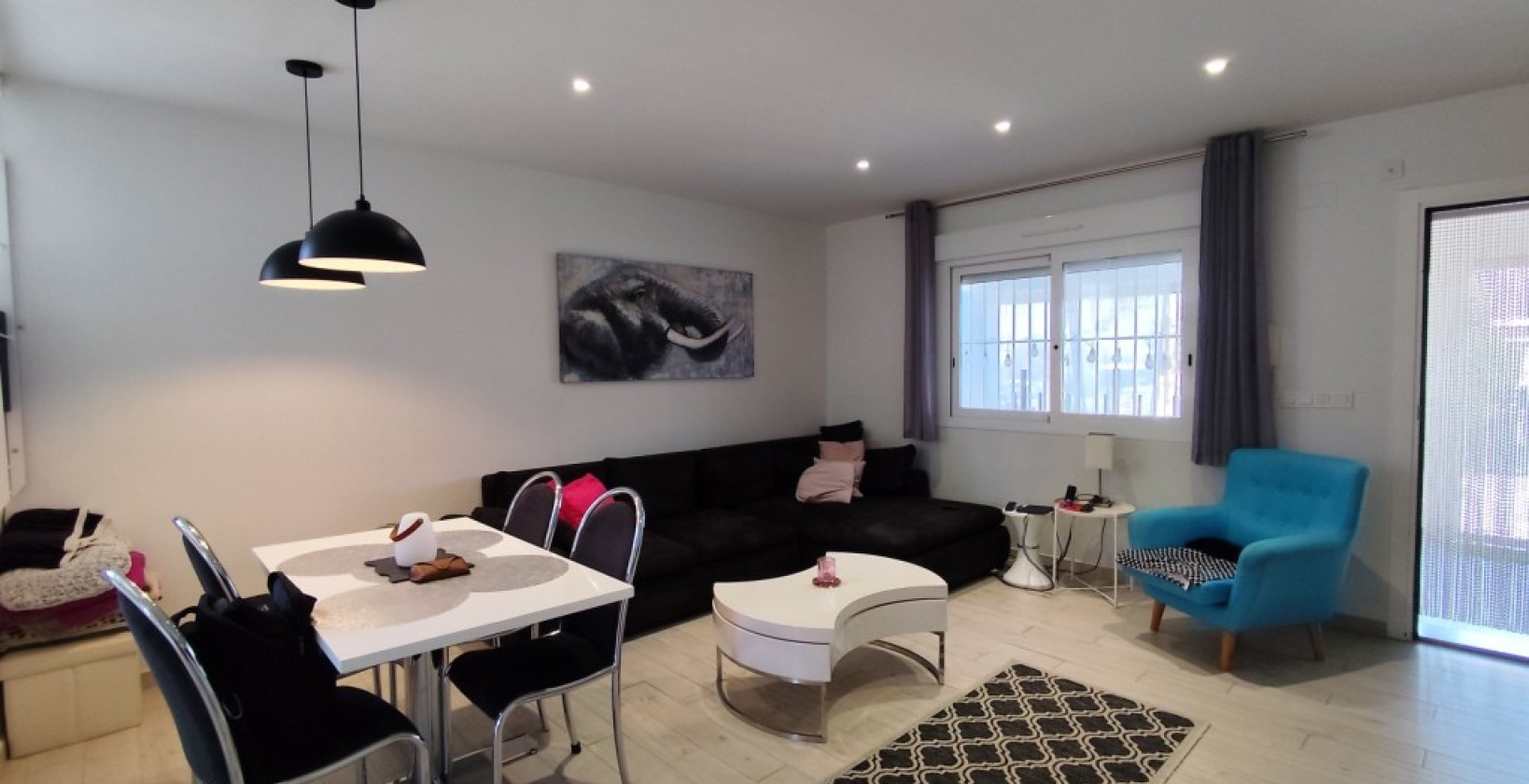 Resale - Corner townhouse - Torrevieja