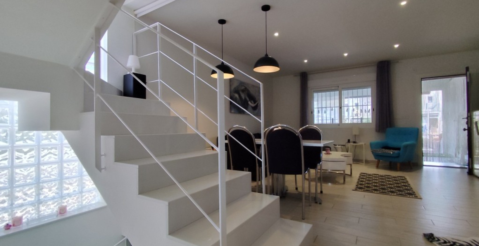 Resale - Corner townhouse - Torrevieja