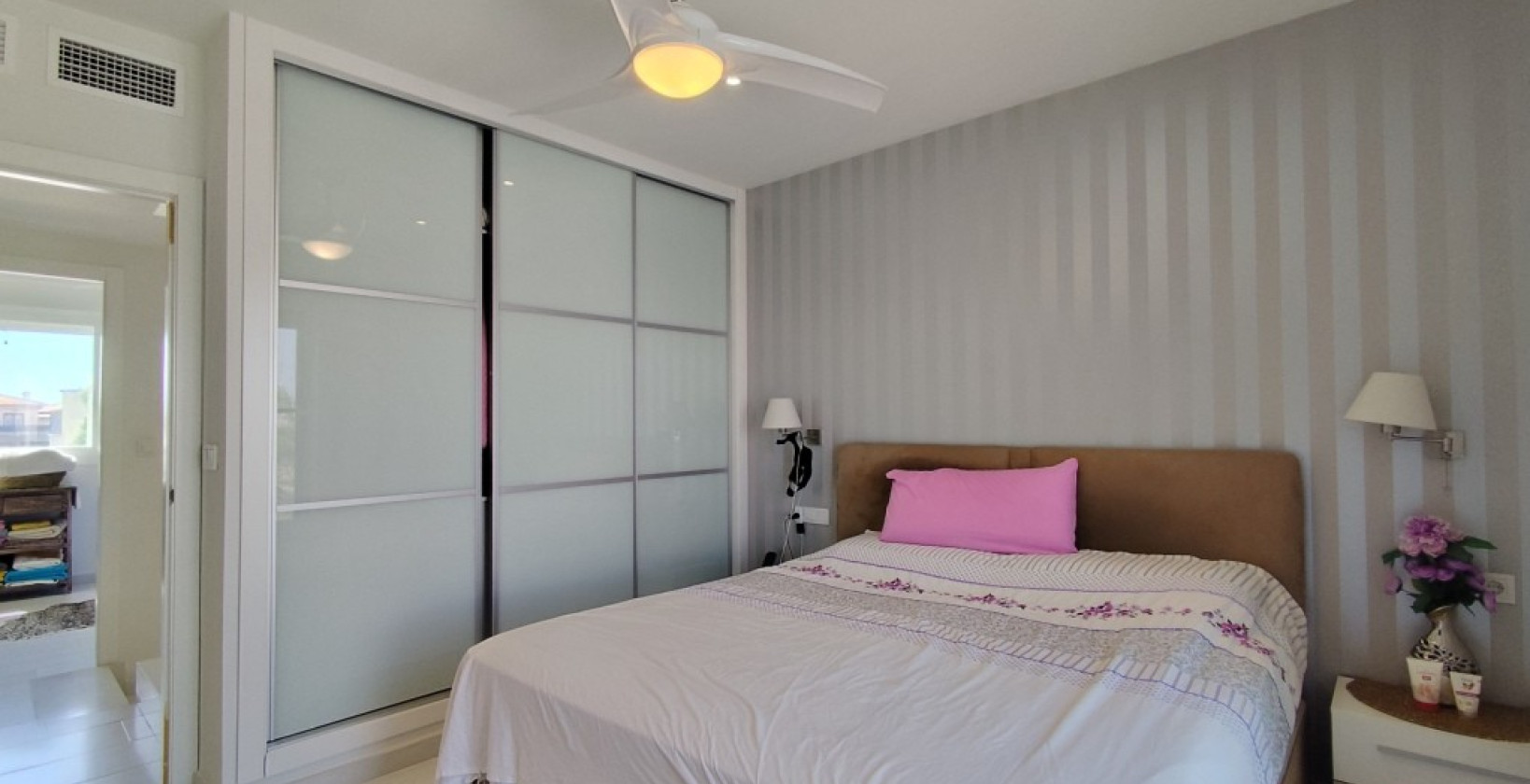 Resale - Corner townhouse - Torrevieja