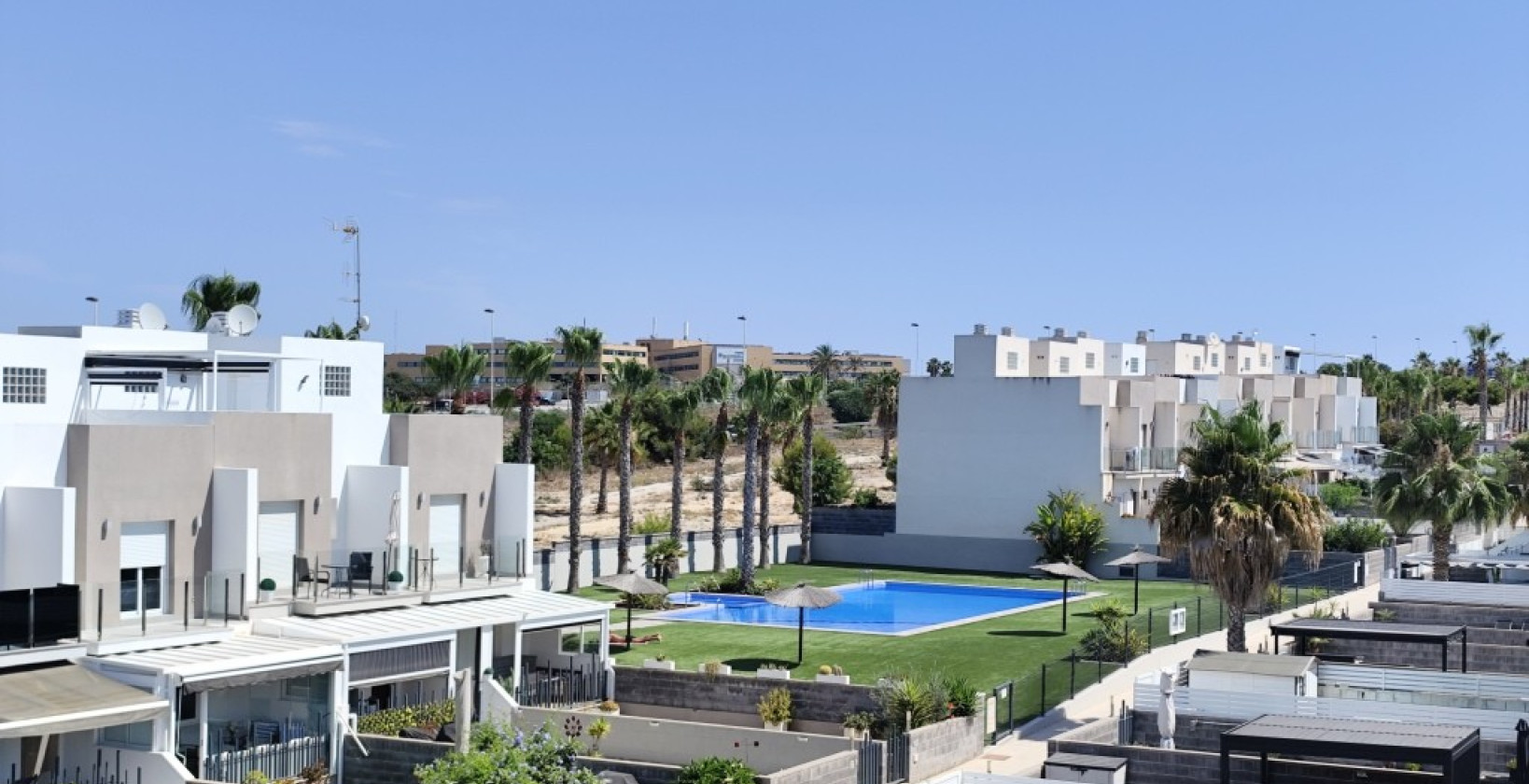 Resale - Corner townhouse - Torrevieja