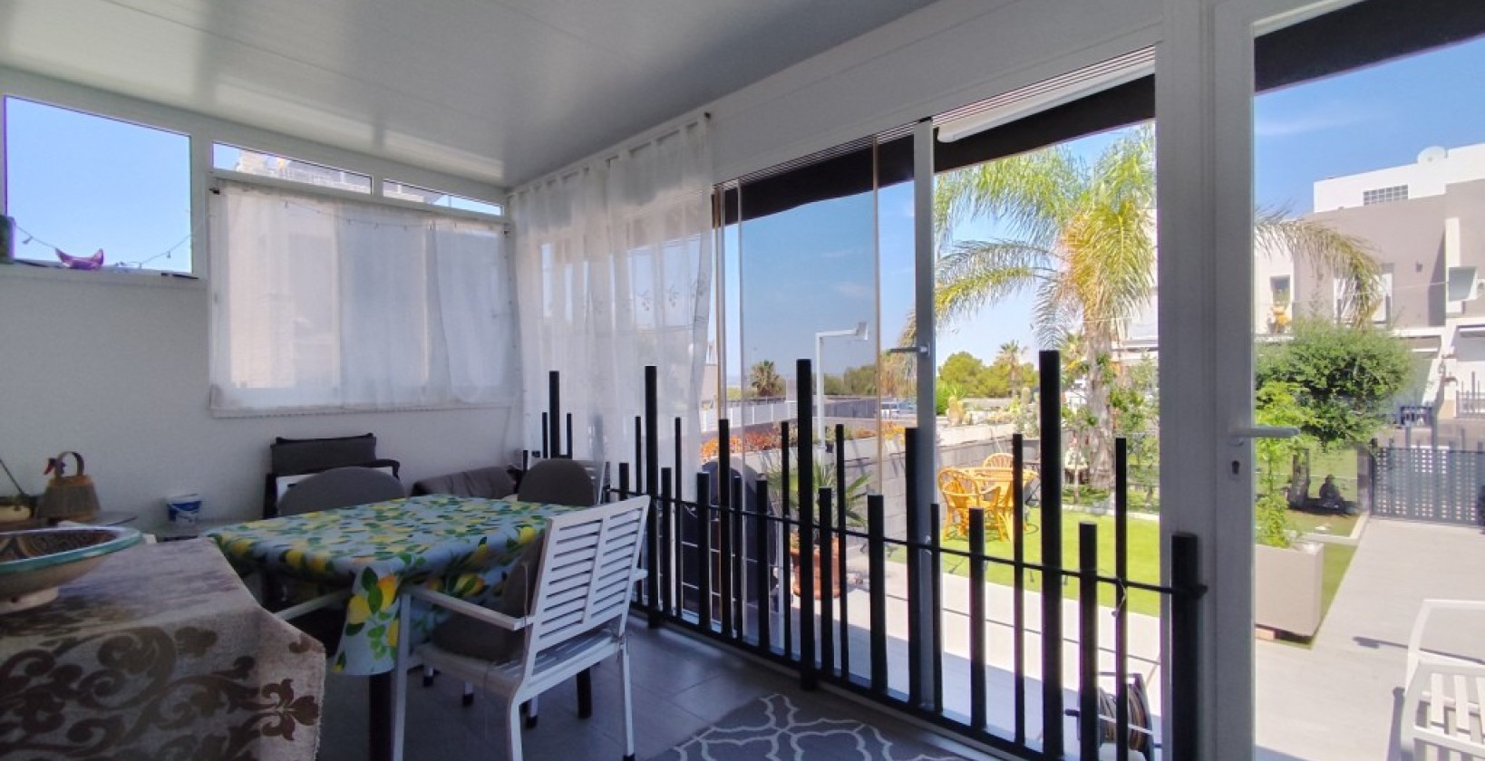 Resale - Corner townhouse - Torrevieja