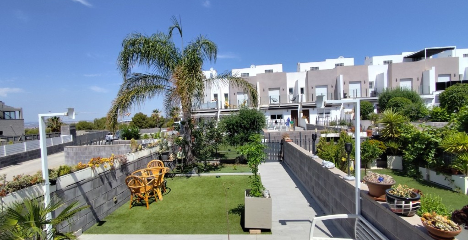 Resale - Corner townhouse - Torrevieja