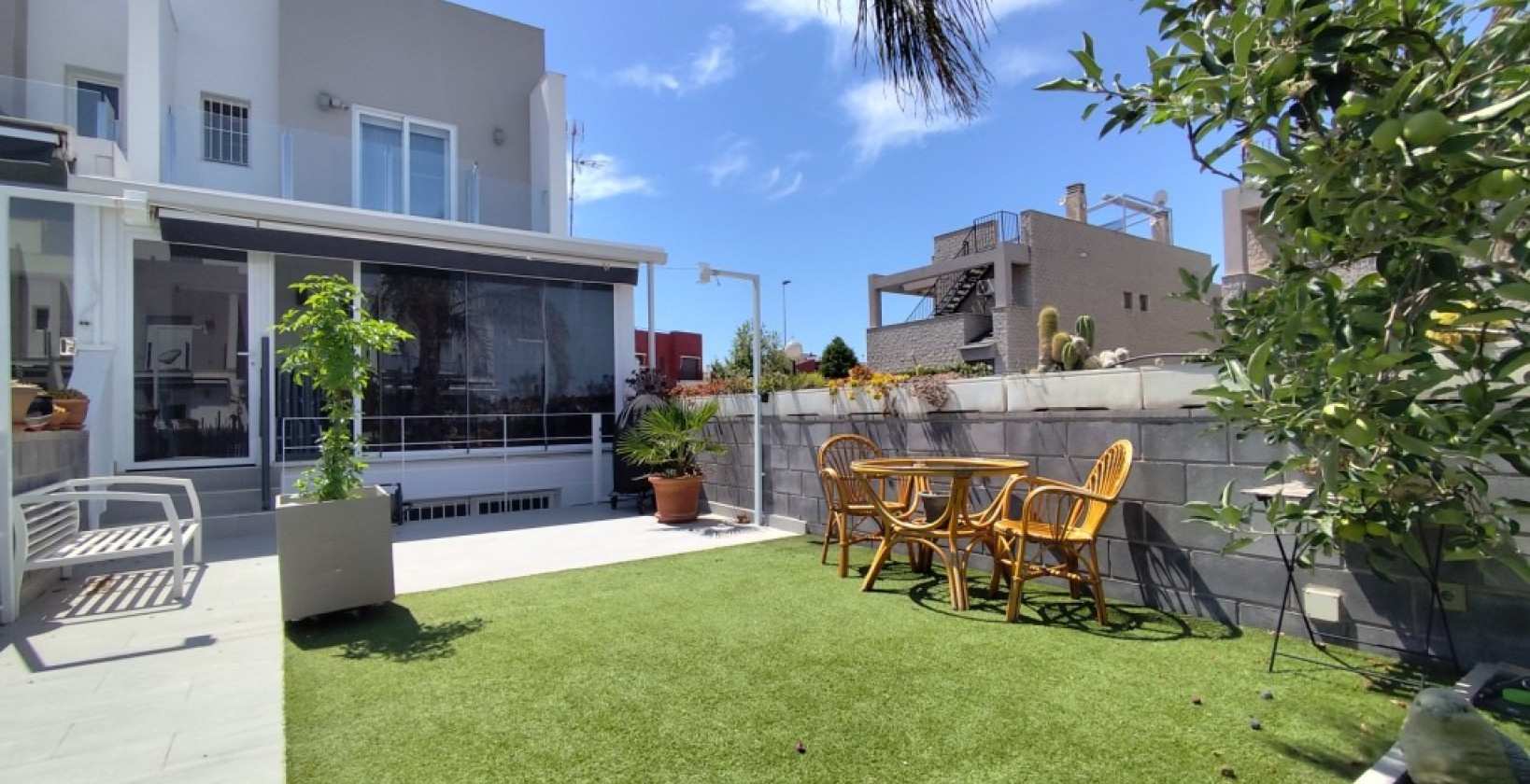 Resale - Corner townhouse - Torrevieja