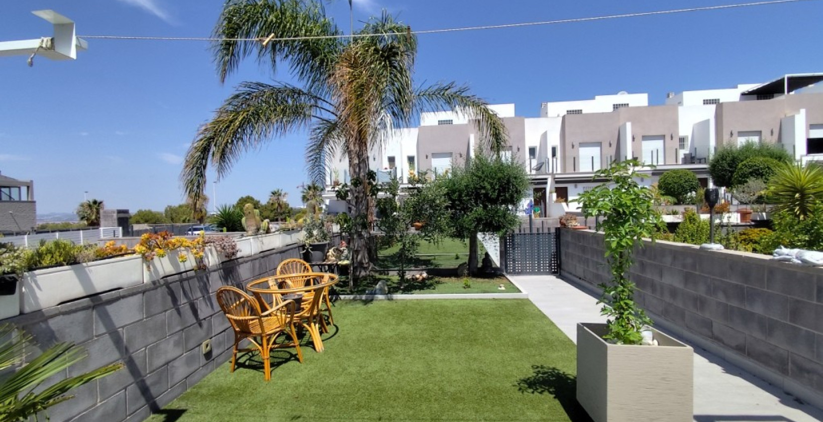 Resale - Corner townhouse - Torrevieja
