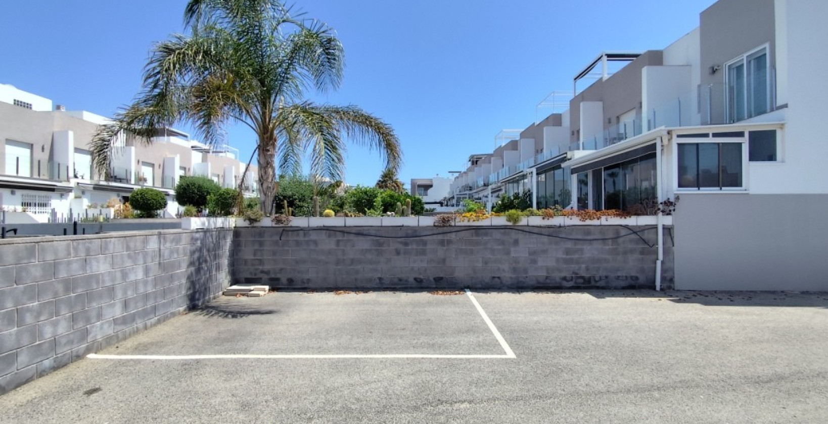 Resale - Corner townhouse - Torrevieja