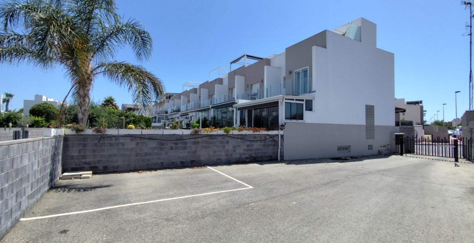 Resale - Corner townhouse - Torrevieja