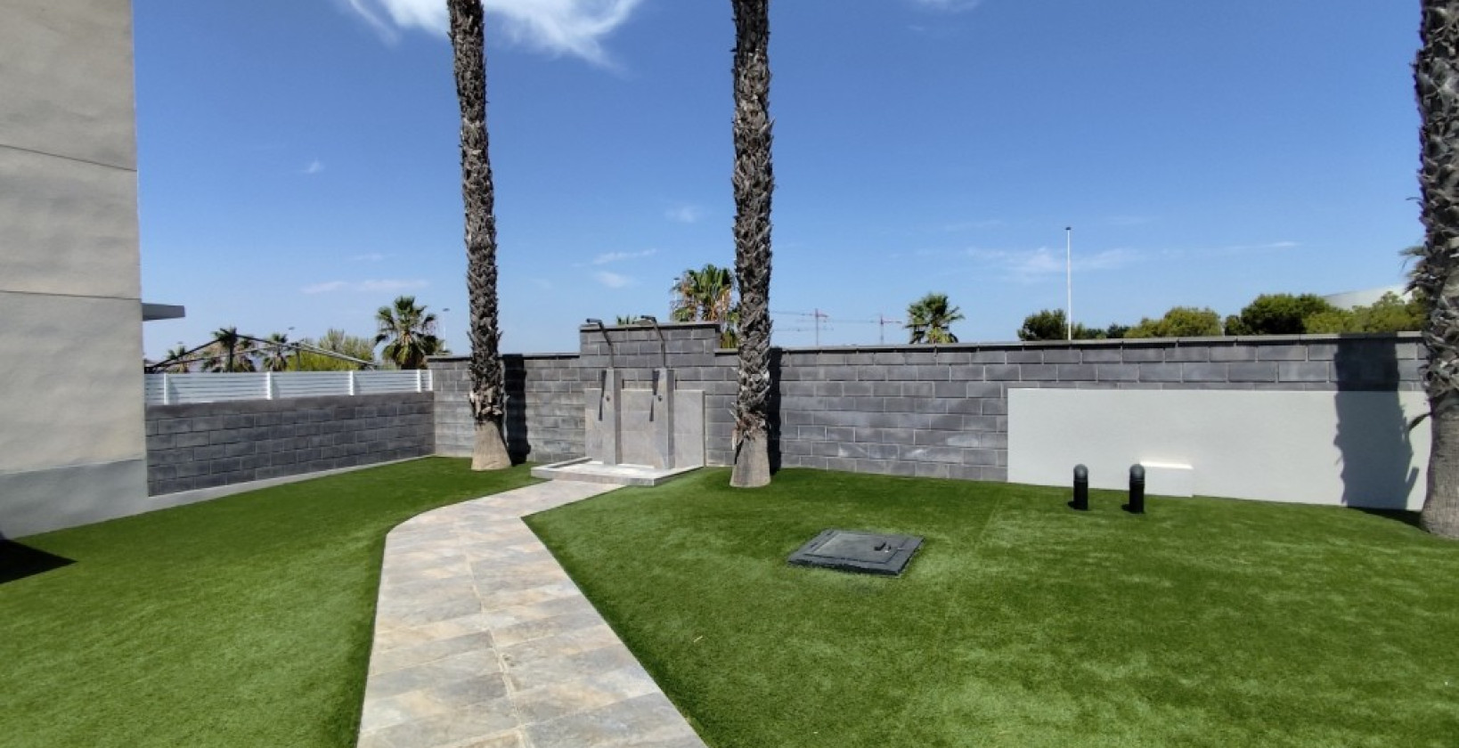 Resale - Corner townhouse - Torrevieja