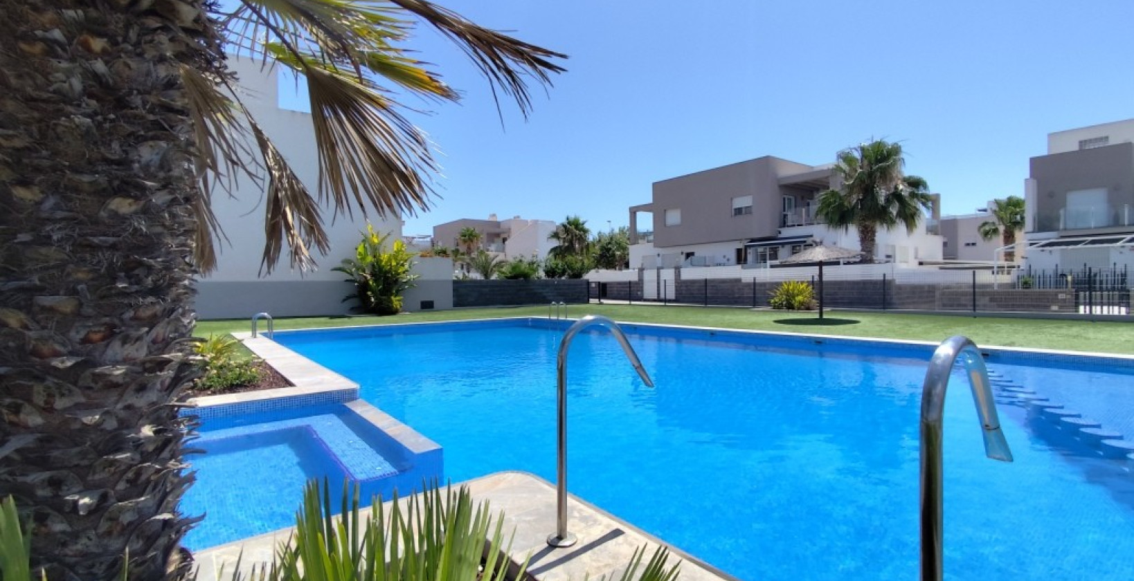 Resale - Corner townhouse - Torrevieja