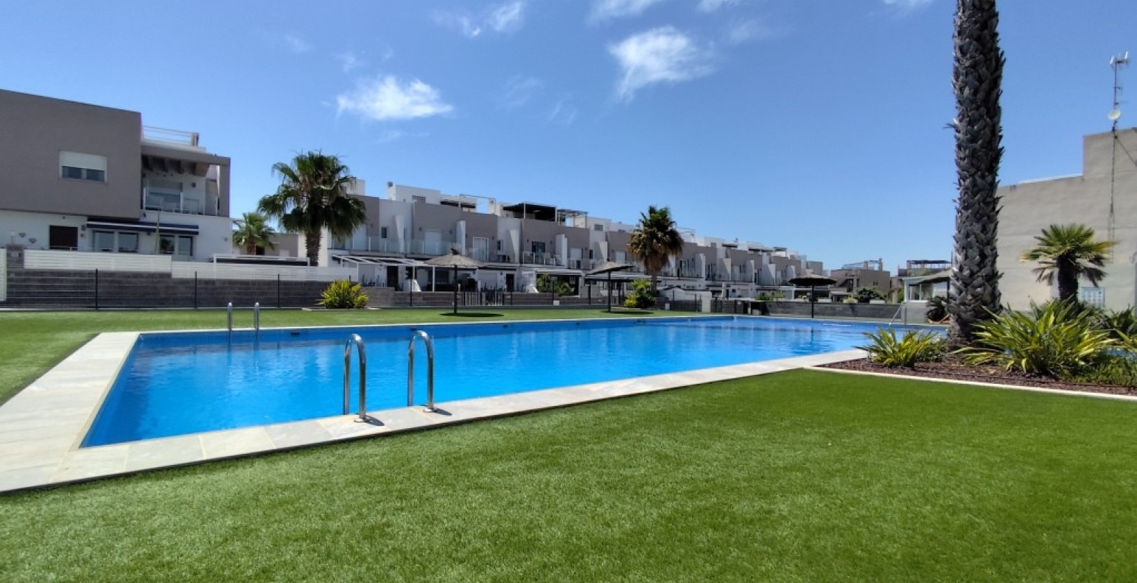 Resale - Corner townhouse - Torrevieja