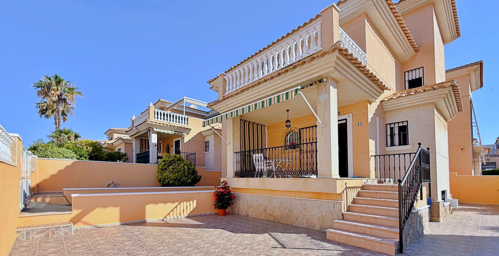 Resale - Villa - Orihuela Costa