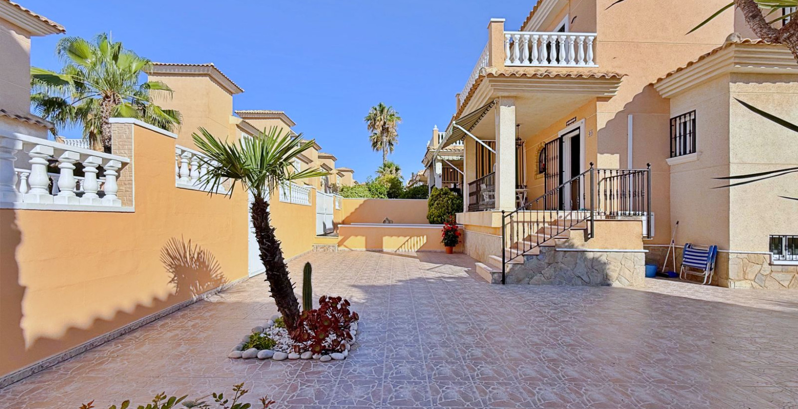 Resale - Villa - Orihuela Costa