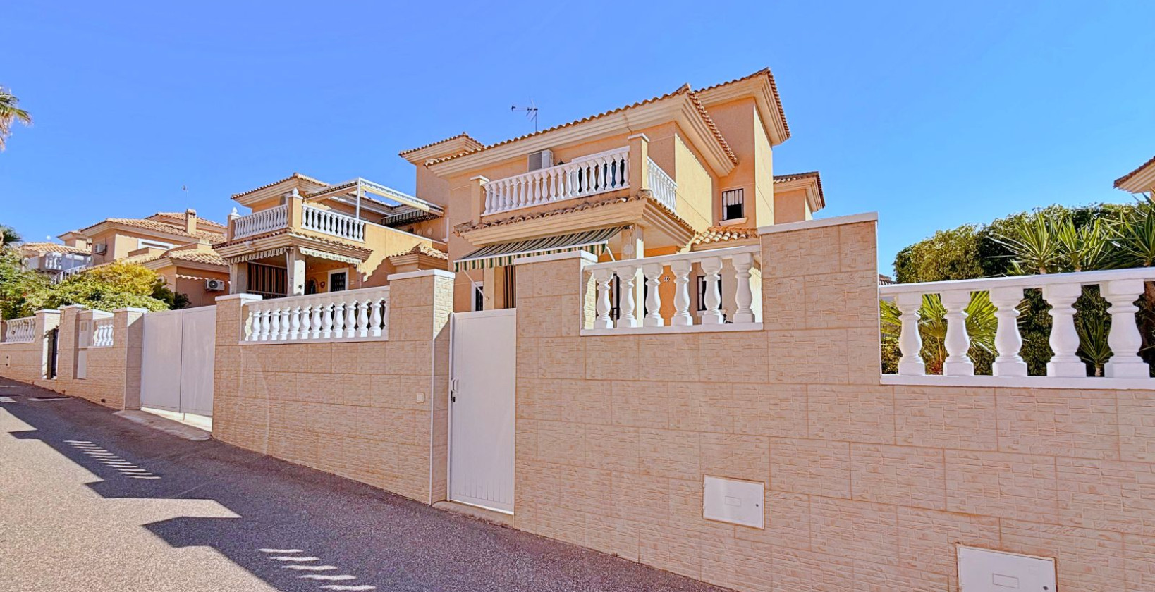 Resale - Villa - Orihuela Costa