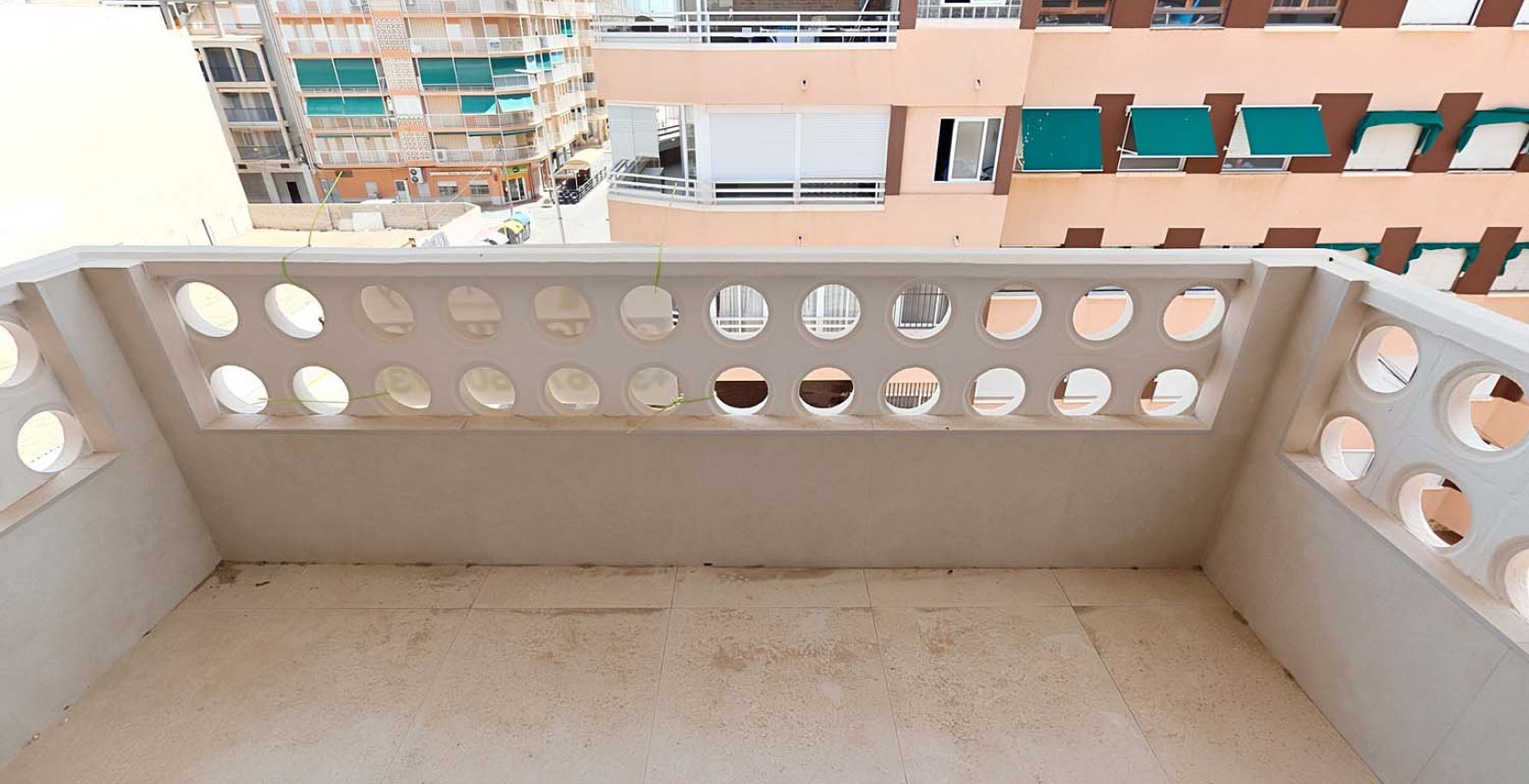 Resale - Apartment / flat - La Mata