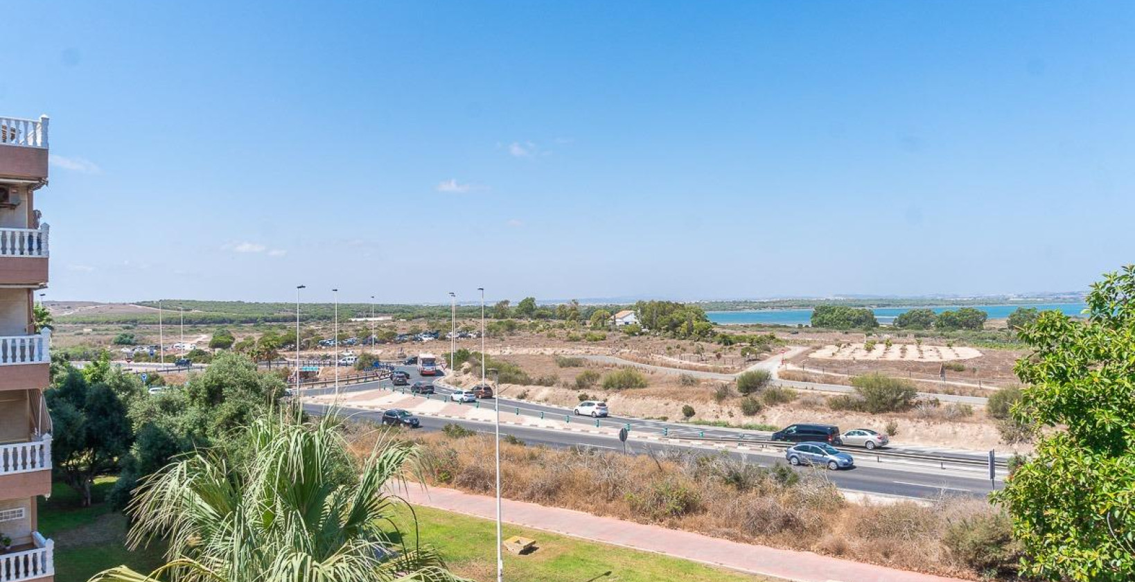 Resale - Apartment / flat - Torrevieja - La Mata pueblo