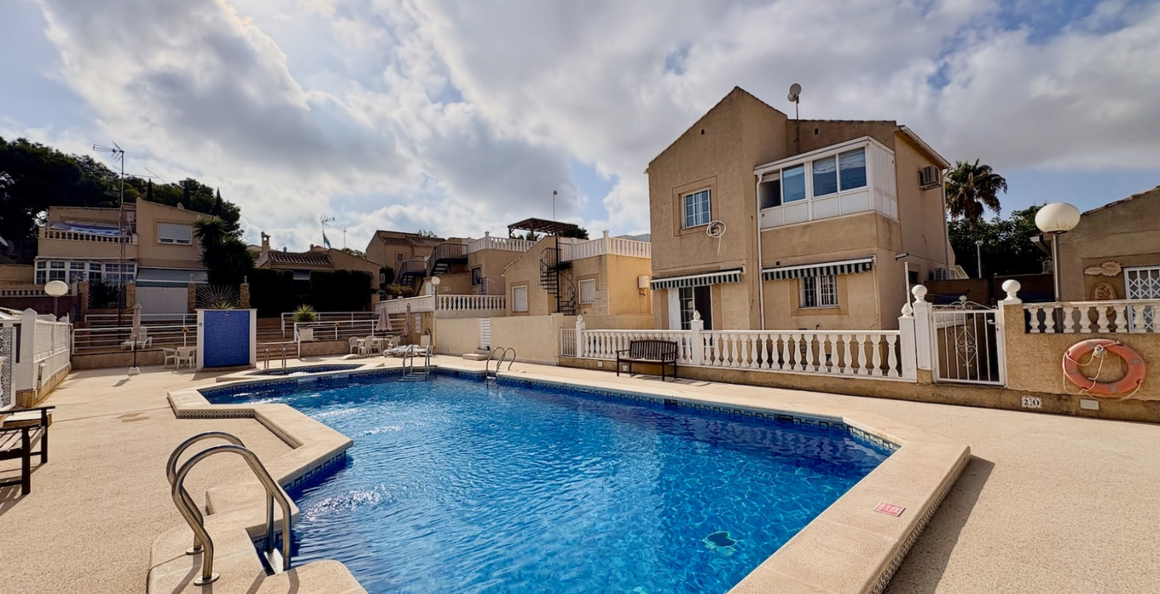 Resale - Villa - Orihuela Costa - Los Balcones