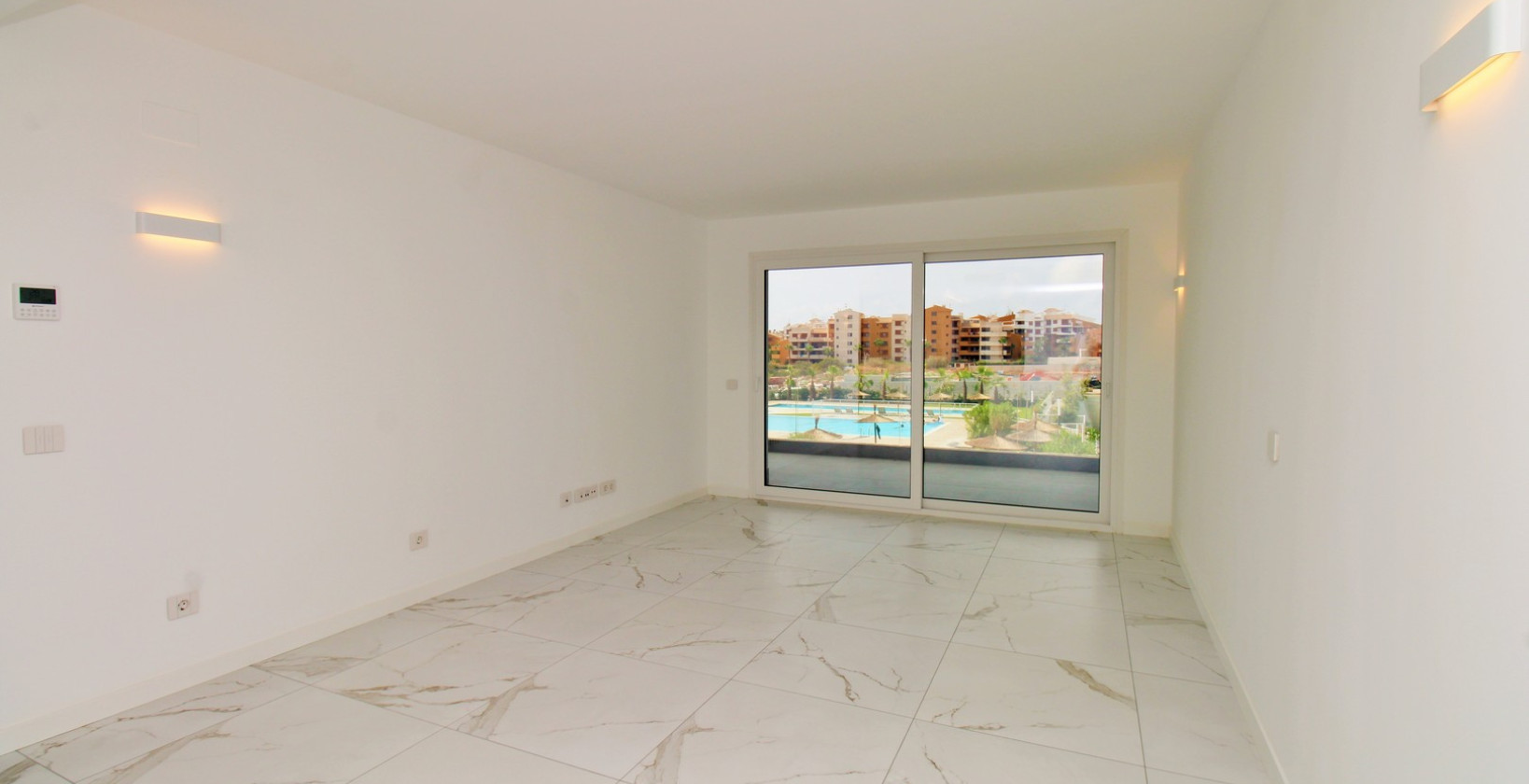 Resale - Apartment / flat - Torrevieja - Punta Prima
