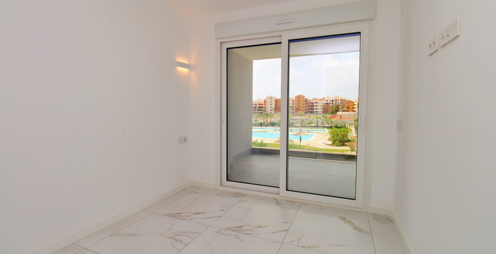 Resale - Apartment / flat - Torrevieja - Punta Prima
