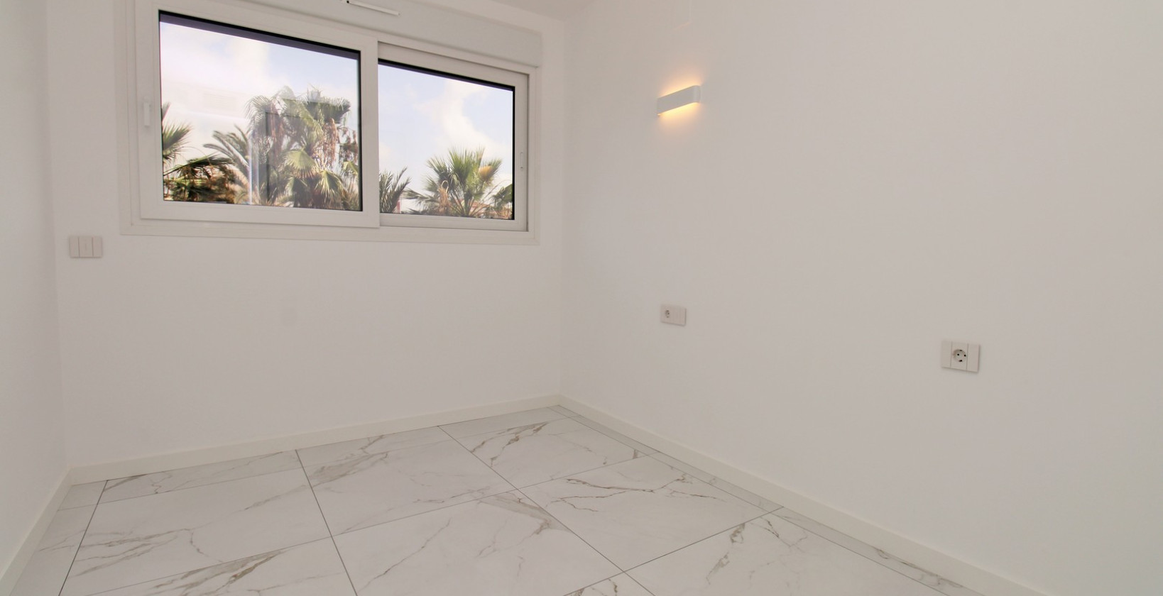 Resale - Apartment / flat - Torrevieja - Punta Prima