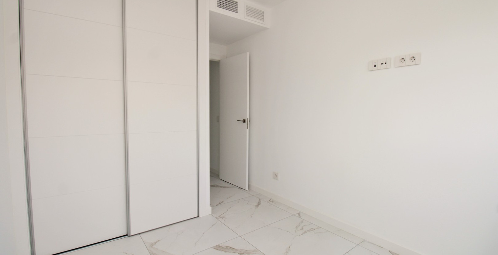 Resale - Apartment / flat - Torrevieja - Punta Prima