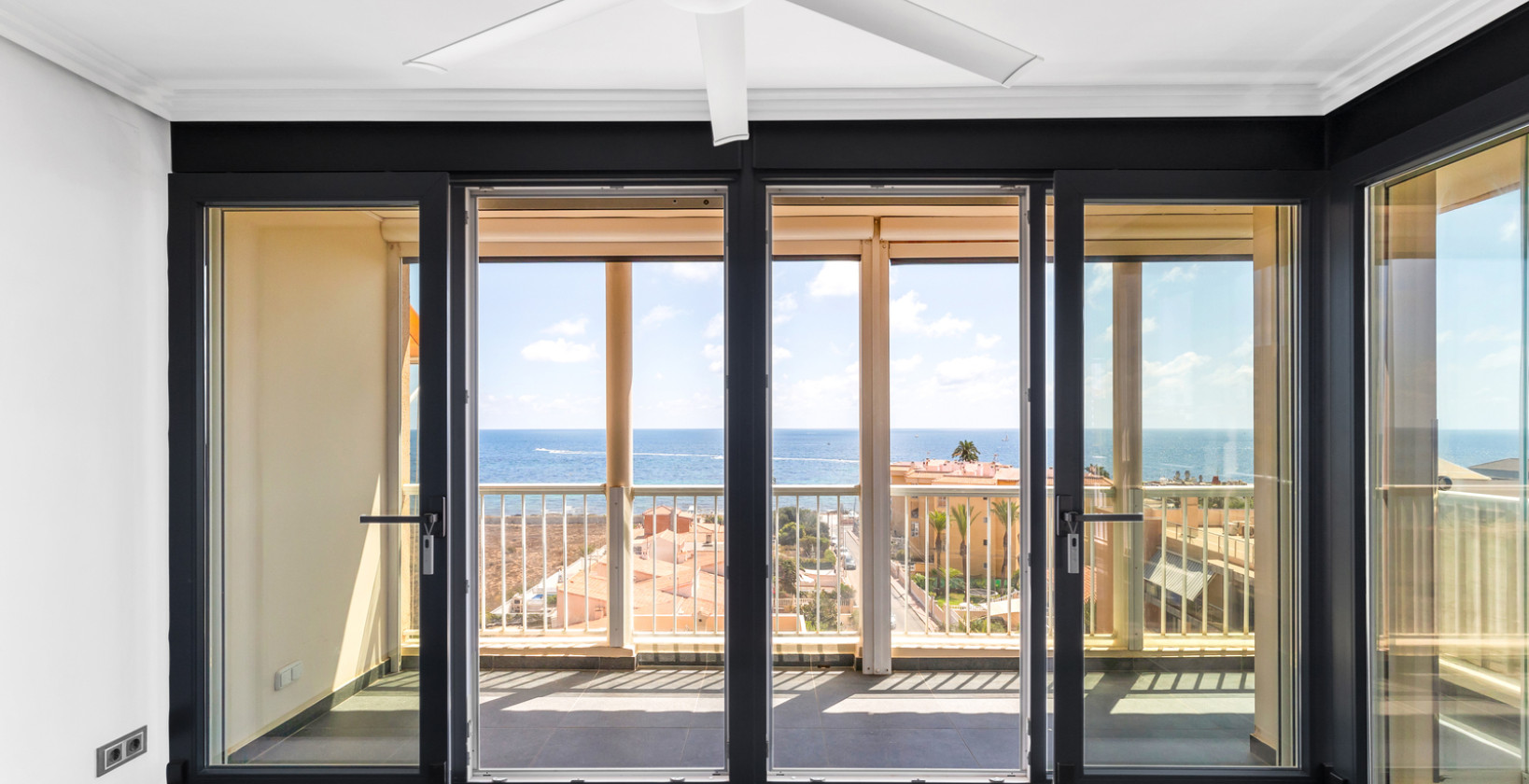 Resale - Apartment / flat - Torrevieja - Rocio del mar