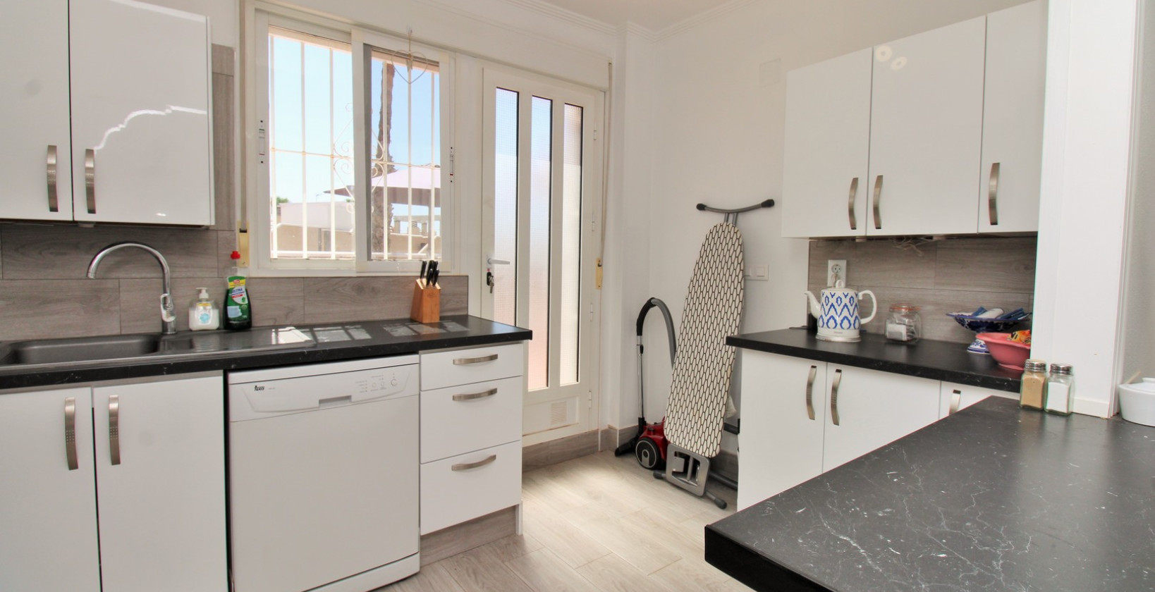Resale - Apartment / flat - Villamartín - Las Violetas