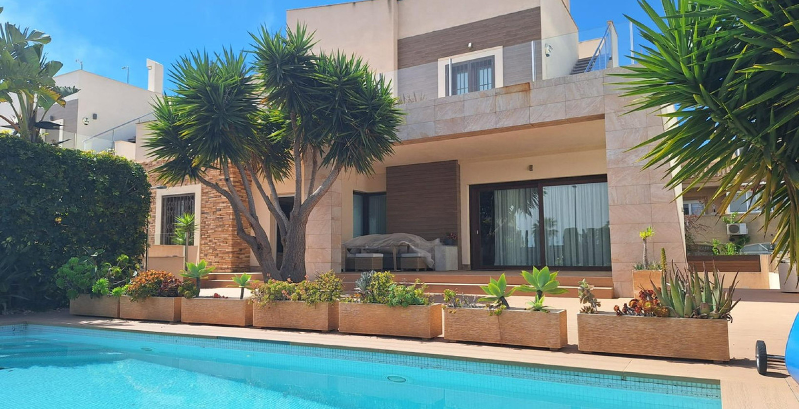 Resale - Villa - Torrevieja - Torrevieja Centro